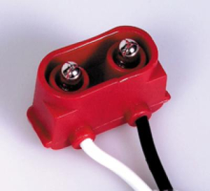 Maxxima | 2-Pin Right Angle CM Plug | M50950